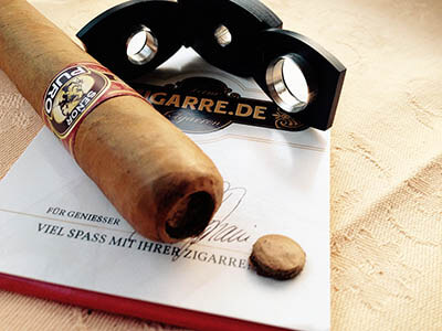 Zigarre anbohren Zigarre anbohren